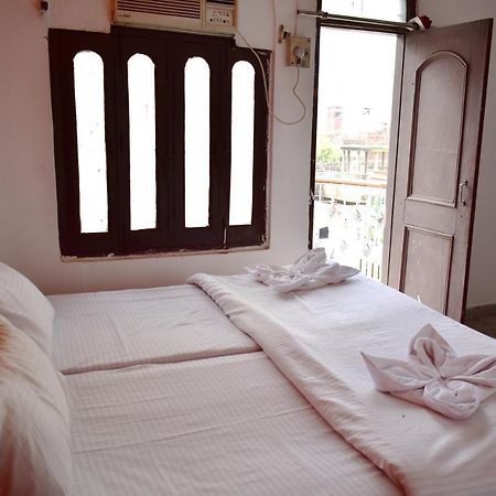 Sandhya Guest House Varanasi Near Ganga River ภายนอก รูปภาพ