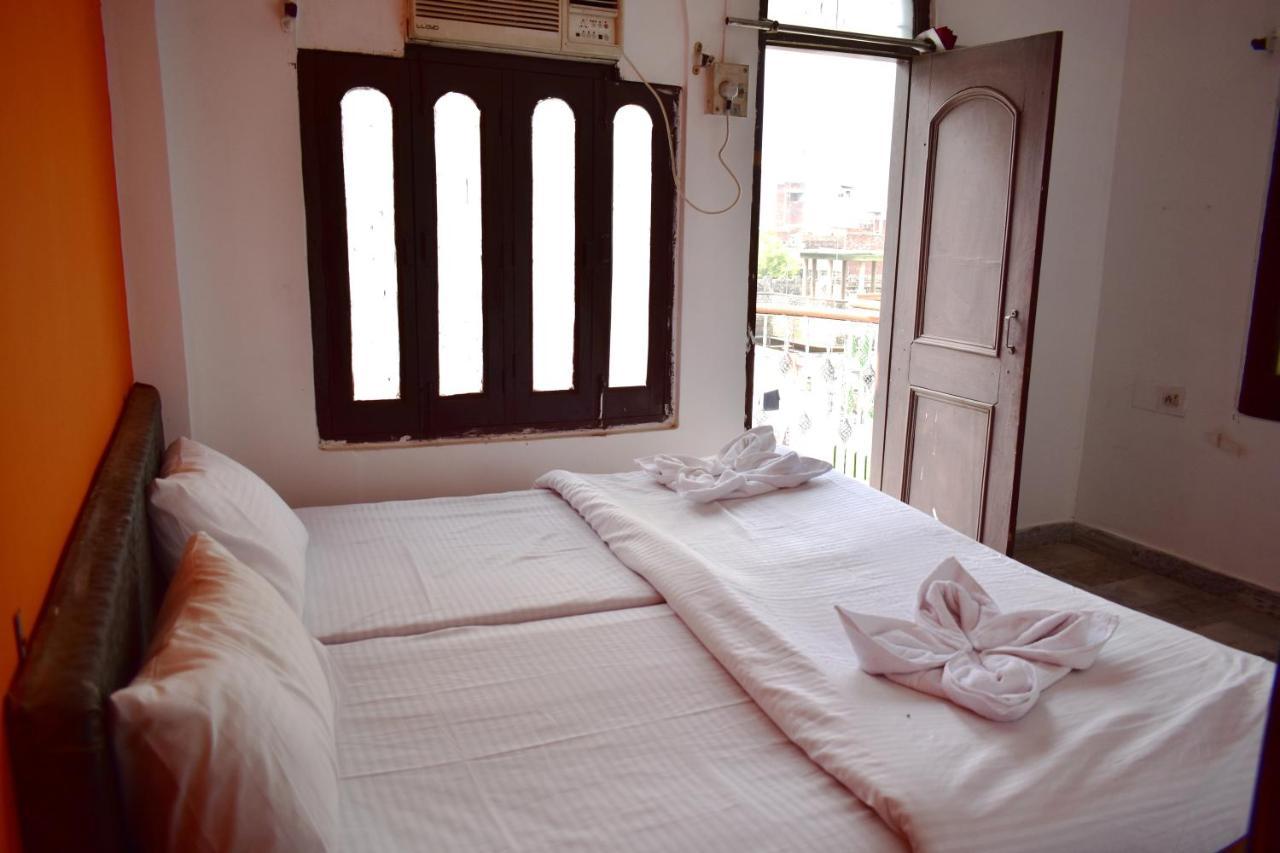 Sandhya Guest House Varanasi Near Ganga River ภายนอก รูปภาพ