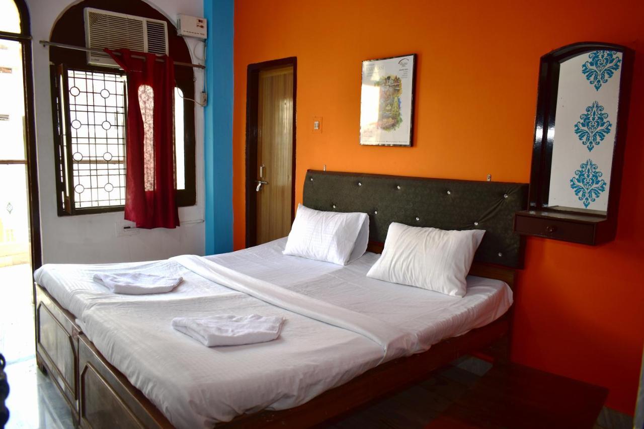 Sandhya Guest House Varanasi Near Ganga River ภายนอก รูปภาพ