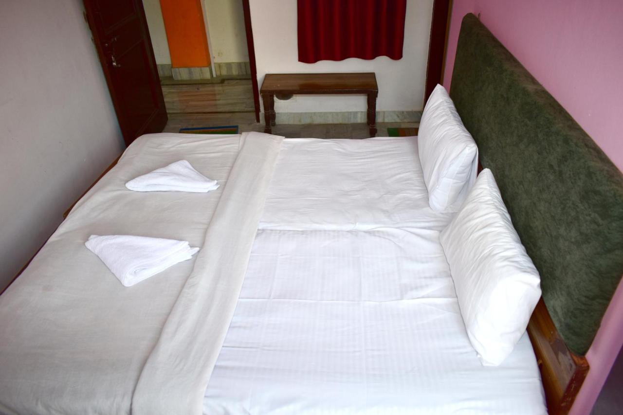 Sandhya Guest House Varanasi Near Ganga River ภายนอก รูปภาพ