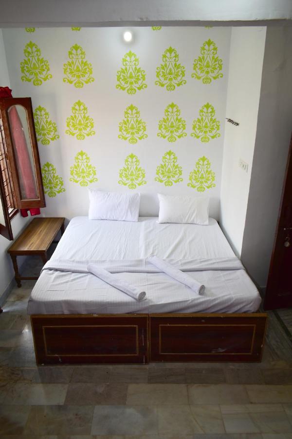 Sandhya Guest House Varanasi Near Ganga River ภายนอก รูปภาพ