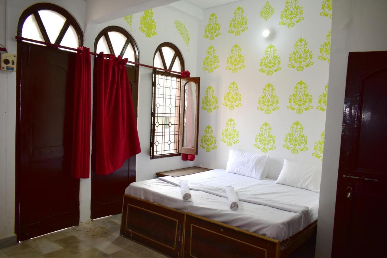 Sandhya Guest House Varanasi Near Ganga River ภายนอก รูปภาพ