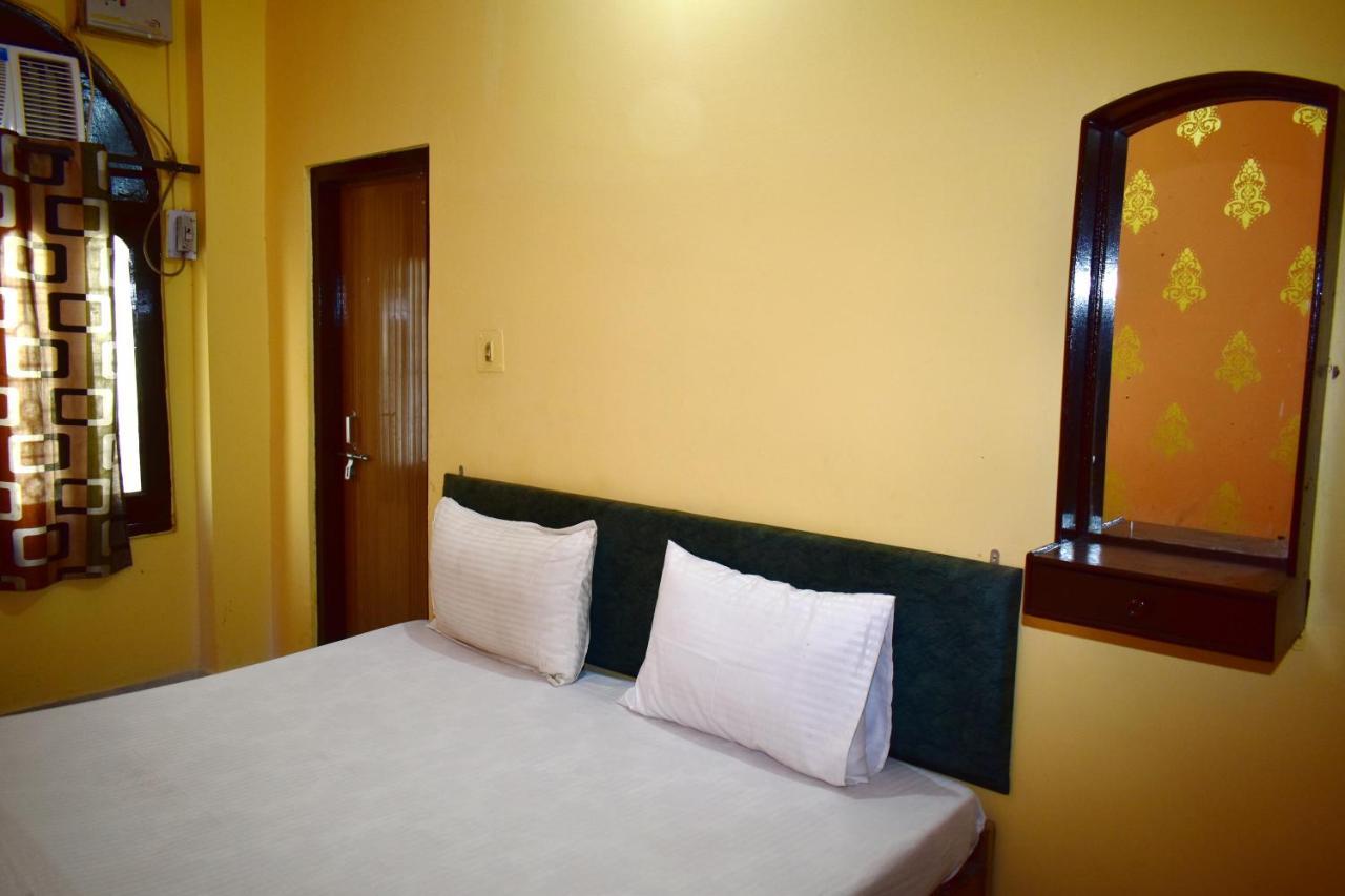 Sandhya Guest House Varanasi Near Ganga River ภายนอก รูปภาพ