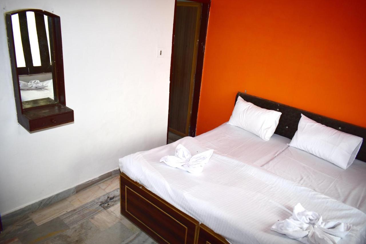 Sandhya Guest House Varanasi Near Ganga River ภายนอก รูปภาพ