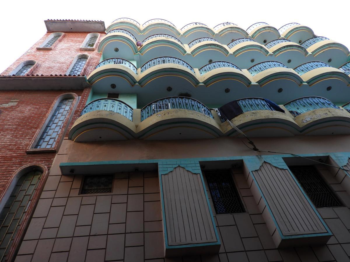 Sandhya Guest House Varanasi Near Ganga River ภายนอก รูปภาพ